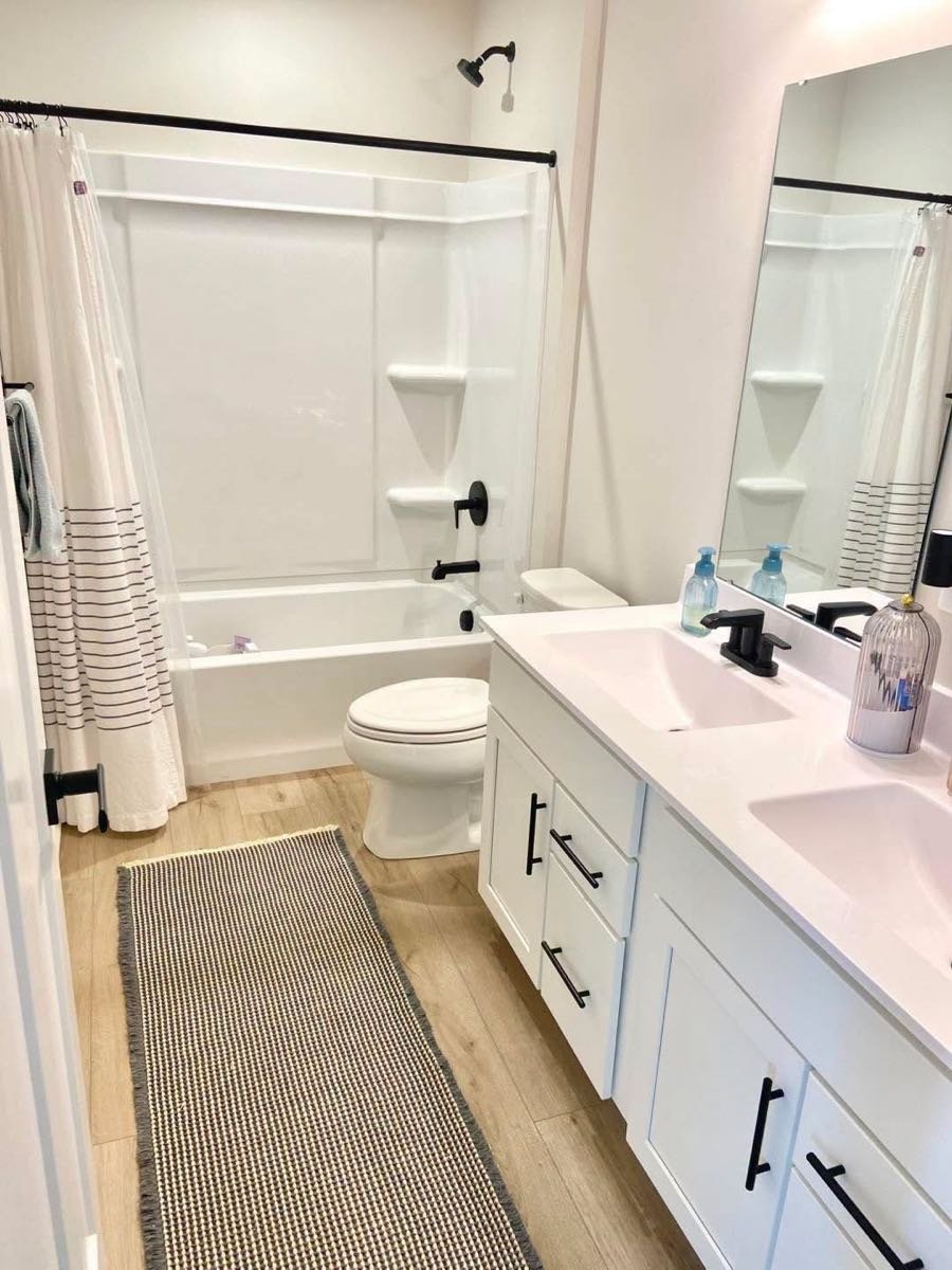 Bathroom with a double vanity and tub